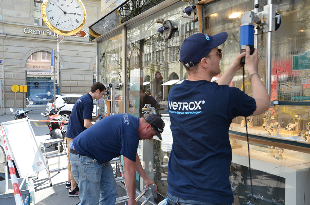 vetrox, glaskratzer, glaskratzer entfernen, glaskratzerentfernung, scratching, graffiti, glass doc, glassanierung, verkratztes glas